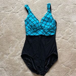 One piece swim suit